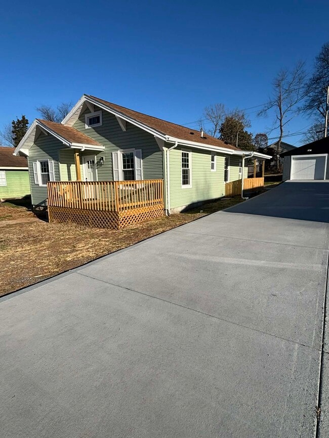 172 E Bell St in Alcoa, TN - Building Photo - Building Photo