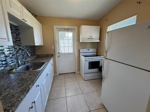 3108 Crestwood Dr in Port Charlotte, FL - Building Photo - Building Photo