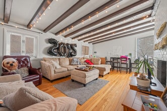 5 Cobblestone Rd in Bloomfield, CT - Foto de edificio - Building Photo