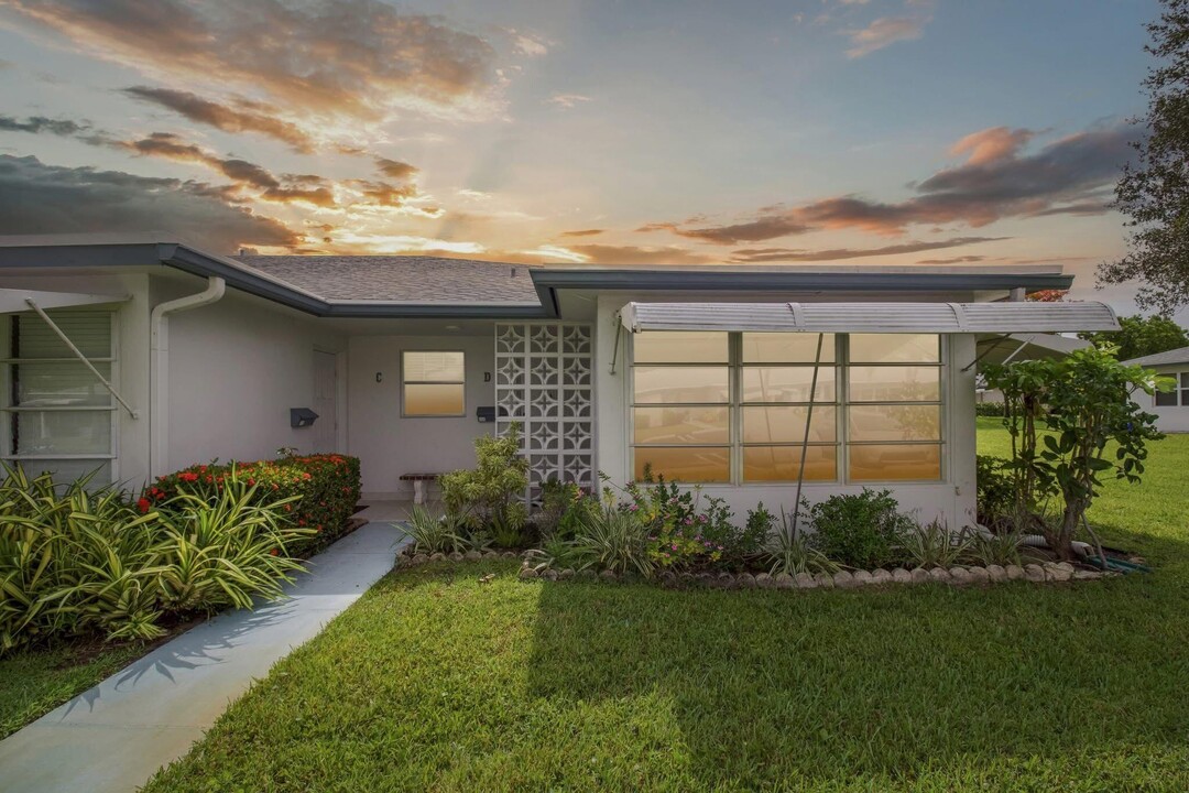 1185 S Drive Cir in Delray Beach, FL - Building Photo