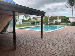 7561 NW 16th St in Plantation, FL - Building Photo - Building Photo