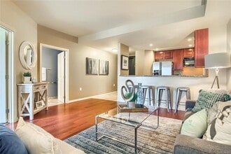 925 N Lincoln St, Unit 6H in Denver, CO - Building Photo - Building Photo