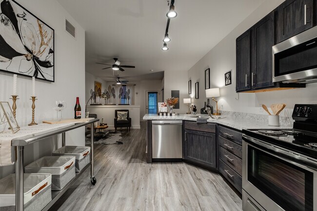 Hi Tone Lofts in Wichita, KS - Foto de edificio - Building Photo