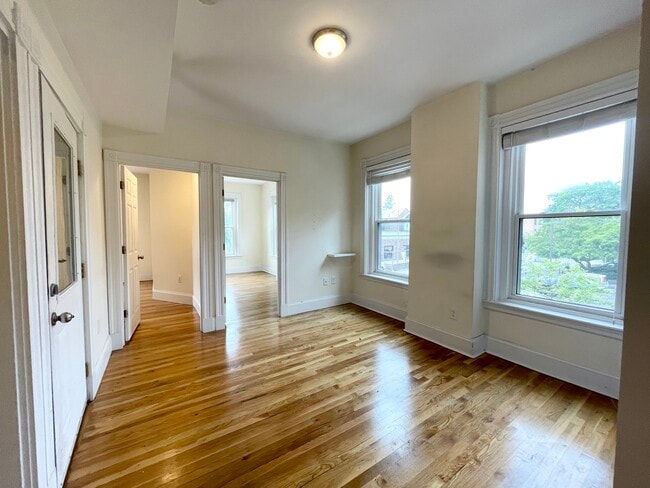 149 L St, Unit 2T in Boston, MA - Building Photo - Building Photo