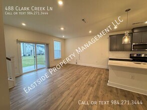 488 Clark Creek Ln in Cary, NC - Building Photo - Building Photo