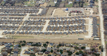 Twin Hills in Arlington, TX - Building Photo - Building Photo