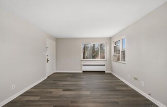 3910 E Gatewood Ln in Silverton, OH - Foto de edificio - Building Photo