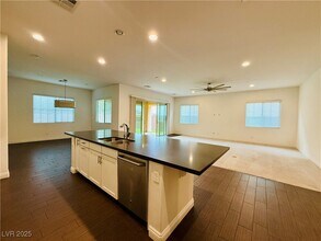 285 Mandarin Hill Ln in Henderson, NV - Building Photo - Building Photo