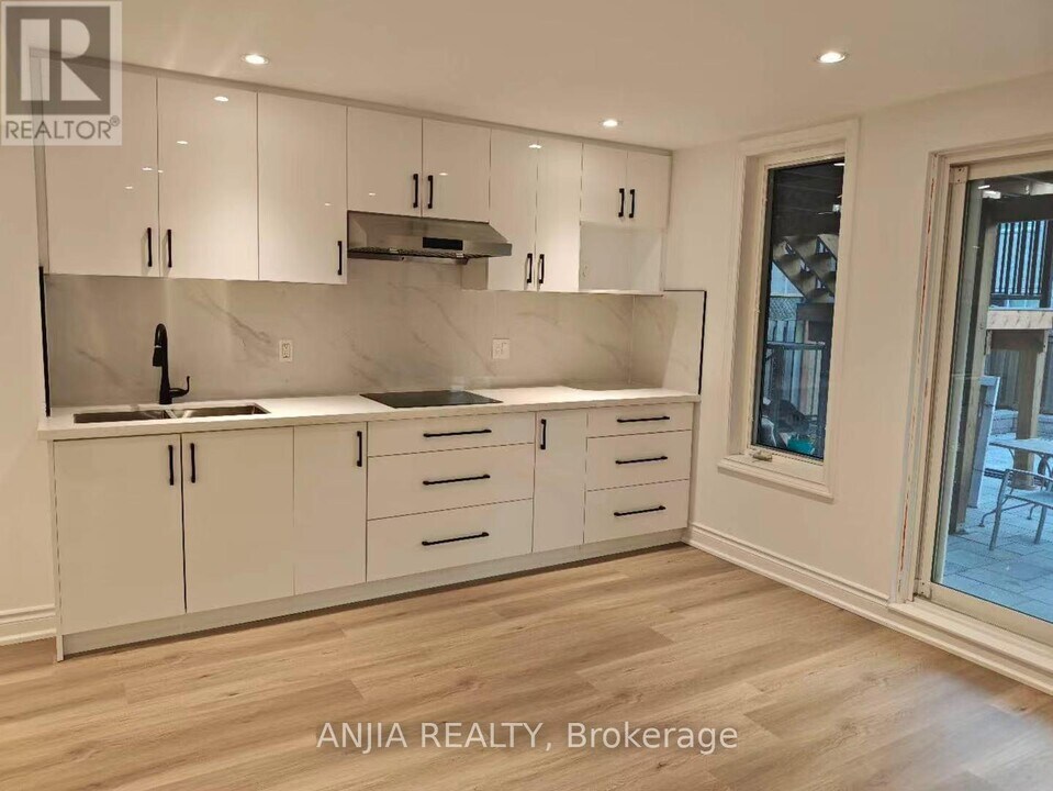 36 Sharon Lee Dr in Markham, ON - Building Photo