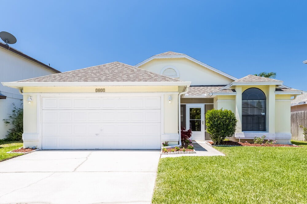 1011 Manigan Ave in Oviedo, FL - Building Photo