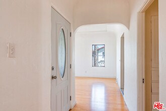 8002 4th St in Los Angeles, CA - Building Photo - Building Photo