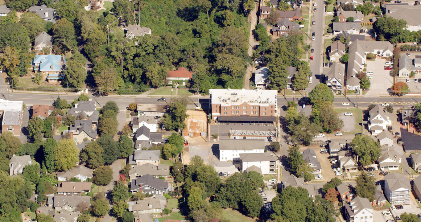 Garden House in Tuscaloosa, AL - Foto de edificio