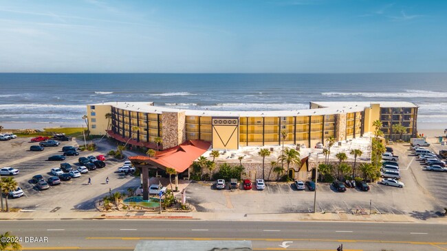 2301 S Atlantic Ave in Daytona Beach Shores, FL - Foto de edificio - Building Photo