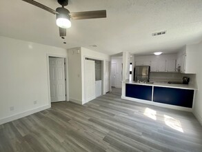 West 18 Apartments in Pensacola, FL - Building Photo - Building Photo