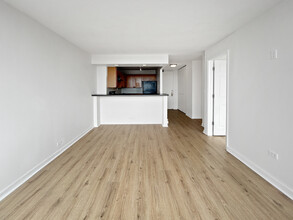 655 W Irving Park Rd in Chicago, IL - Building Photo - Building Photo