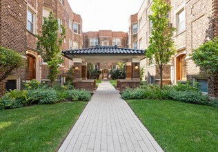541 W Addison St in Chicago, IL - Building Photo - Building Photo