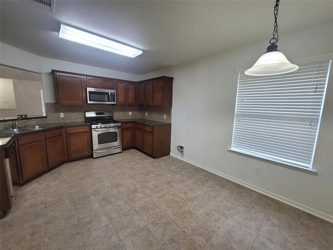 10314 Lauren Creek Dr in Baytown, TX - Building Photo - Building Photo