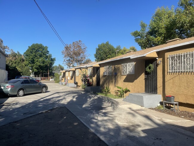 12618 S Wilmington Ave in Los Angeles, CA - Building Photo - Building Photo