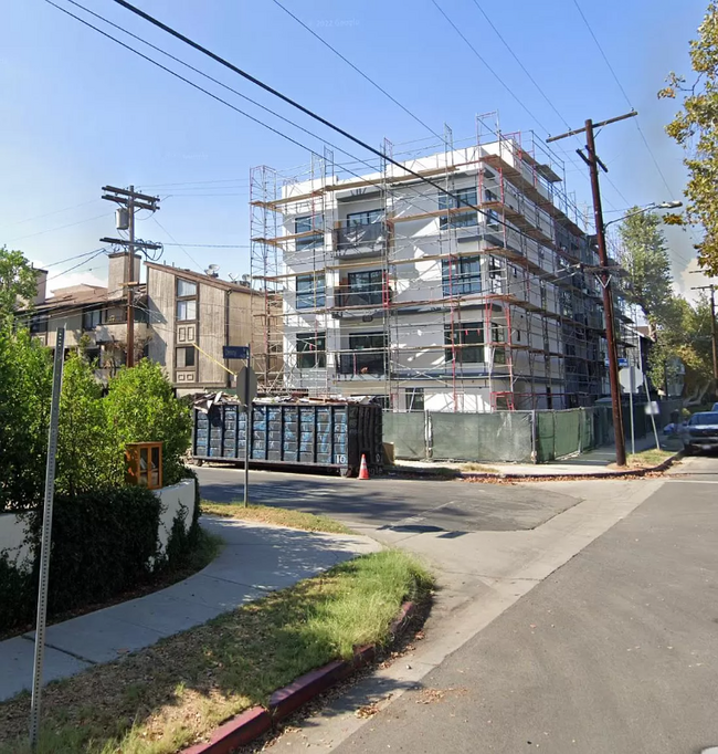 10739 Kling St-Unit -1 in Los Angeles, CA - Building Photo - Building Photo