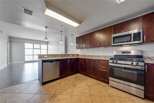 150 S Las Vegas Blvd in Las Vegas, NV - Building Photo