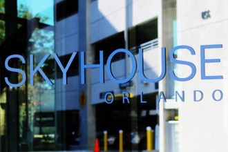 Skyhouse Apartments in Orlando, FL - Foto de edificio - Building Photo