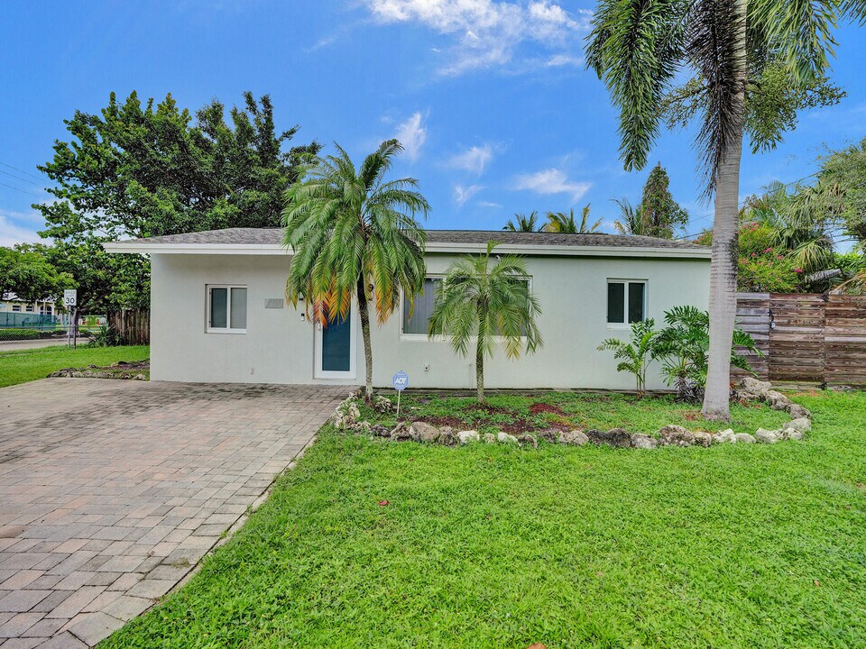 601 NE 59th Ct in Fort Lauderdale, FL - Building Photo