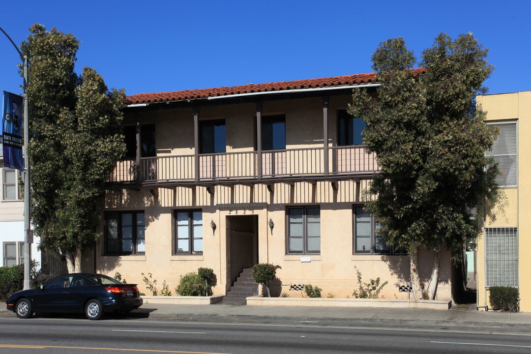 2825 E 7th St in Long Beach, CA - Building Photo