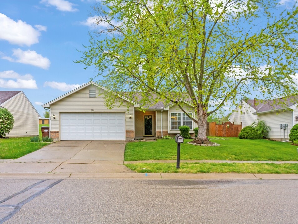 282 Choctaw Cir in Franklin, OH - Building Photo
