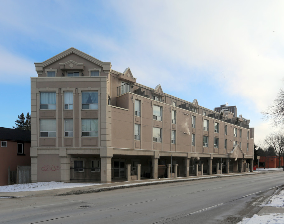 400 York Blvd in Hamilton, ON - Building Photo