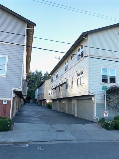834 N 145th Ln in Shoreline, WA - Building Photo - Building Photo