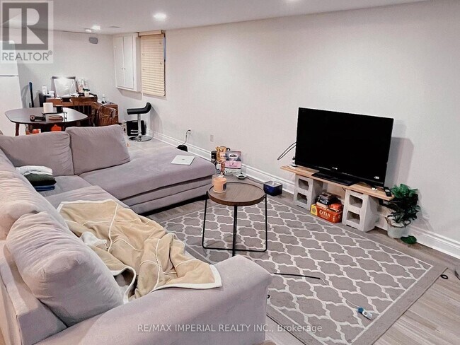 119 Wedgewood Dr in Toronto, ON - Building Photo - Building Photo