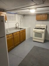 1720 N 62nd St, Unit Basement Large Eff in Philadelphia, PA - Foto de edificio - Building Photo