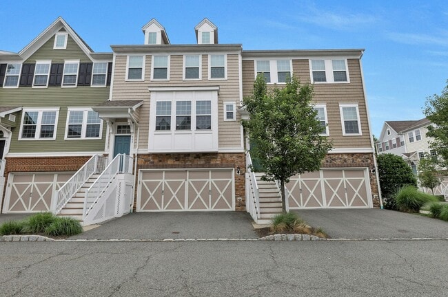 704 Cottonwood Ct in Cresskill, NJ - Building Photo - Building Photo