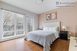 10333 Main St in Bellevue, WA - Building Photo