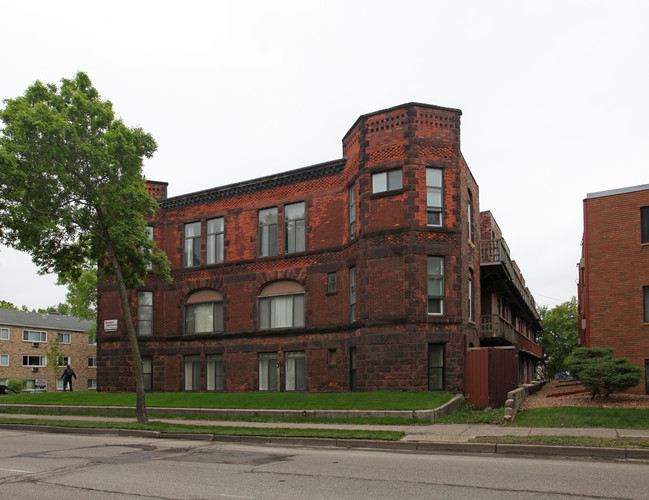 Redmond Apartments in Minneapolis, MN - Foto de edificio - Building Photo