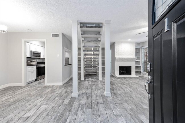 5532 Beverly Hill St in Houston, TX - Building Photo - Building Photo