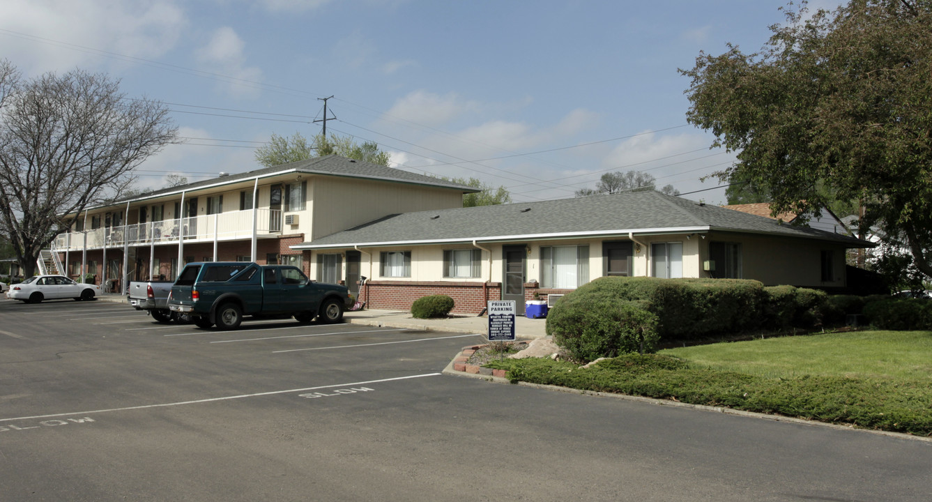 Villa Grande in Lakewood, CO - Foto de edificio