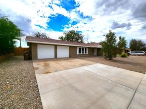 2105 Carlyle Dr in Las Cruces, NM - Building Photo - Building Photo
