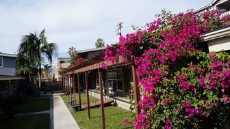 1761 Redondo Ave Apartamentos