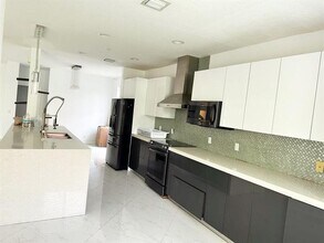499 Conservation Dr in Weston, FL - Building Photo - Building Photo