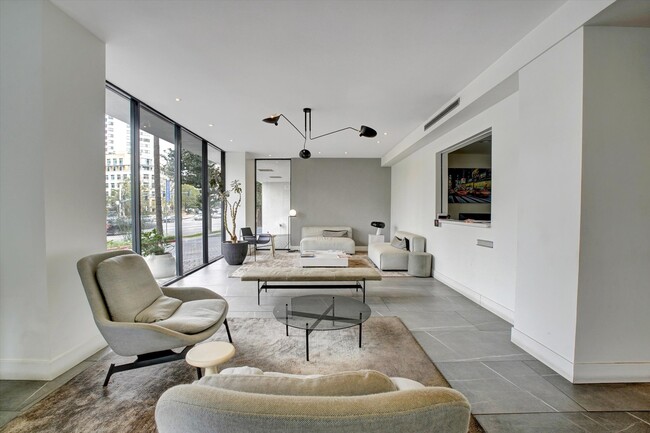 10601 Wilshire Blvd, Unit 519 in Los Angeles, CA - Foto de edificio - Building Photo