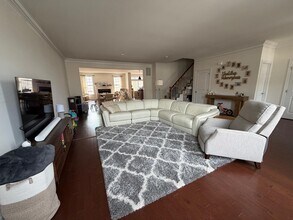 18 Peacock Wy in Princeton, NJ - Foto de edificio - Building Photo