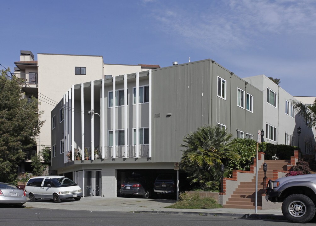 296 Lester Ave in Oakland, CA - Building Photo