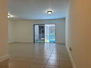 10361 N Kendall Dr in Miami, FL - Building Photo - Building Photo