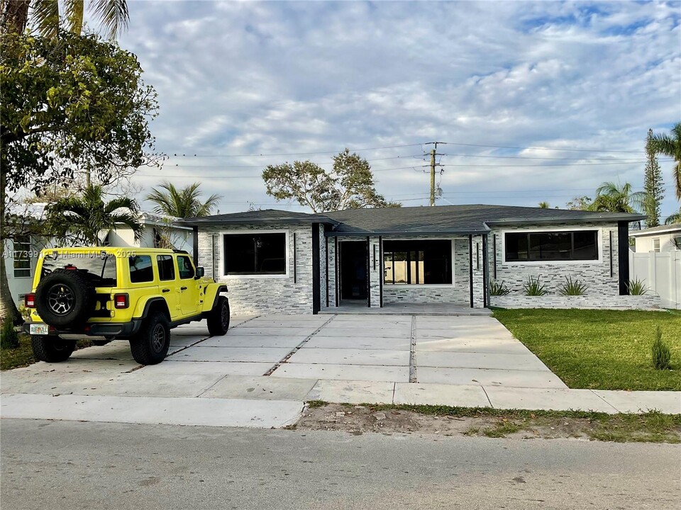 39 SE 7th St in Dania Beach, FL - Building Photo