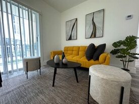 55 NW 11th Ave in Miami, FL - Building Photo