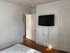 40 Bellvale St, Unit 1 in Malden, MA - Foto de edificio - Building Photo