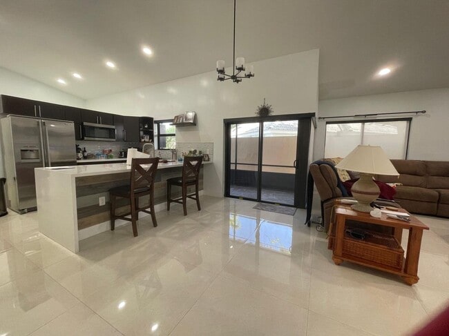 5811 Brighton Ln in Davie, FL - Building Photo - Building Photo
