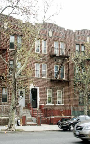 145 Rockaway Pky in Brooklyn, NY - Building Photo