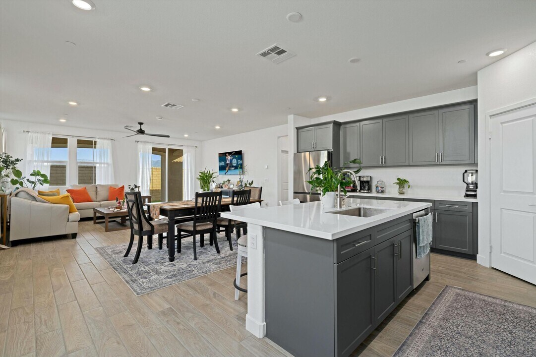 73584 Cierra St in Palm Desert, CA - Building Photo